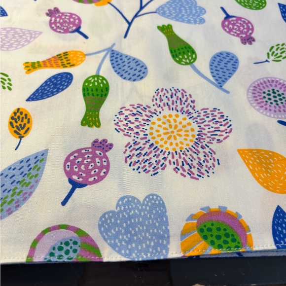 FLORAL TABLE RUNNER - Picture 2 of 4